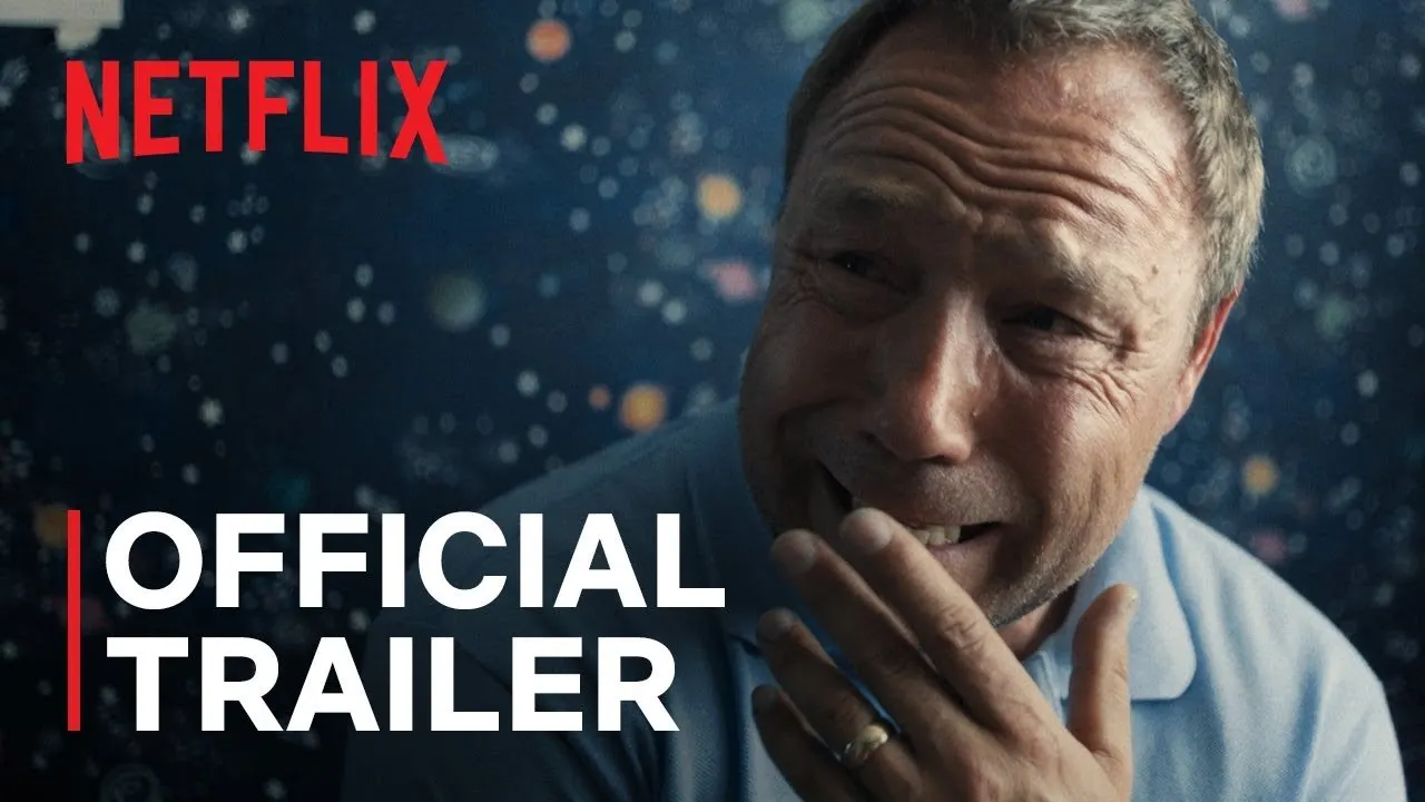 Image tir&eacute;e de la bande-annonce : un homme d'une cinquantaine d'ann&eacute;es, la main devant la bouche, retient ses larmes devant le mur d'une chambre d'enfant tapiss&eacute; de plan&egrave;tes.