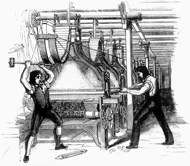 Gravure en noir et blanc. Dans un atelier de tissage, deux hommes en gilet et manches retrouss&eacute;es s'en prennent &agrave; un grand m&eacute;tier &agrave; tisser. Celui de gauche l&egrave;ve une masse au-dessus de sa t&ecirc;te, celui de droite arrache une pi&egrave;ce du m&eacute;canisme &agrave; deux mains. Derri&egrave;re eux, une rang&eacute;e d'autres m&eacute;tiers s'enfonce vers le fond de l'atelier, sous les courroies et les arbres de transmission. Au sol, une navette et des d&eacute;bris.